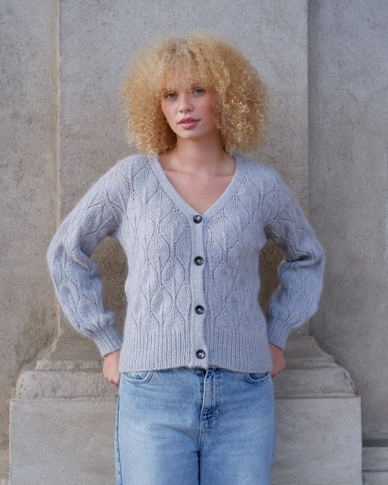 Olive Cardigan V-neck – Strickanleitung & Garnpaket - BONIFAKTUR