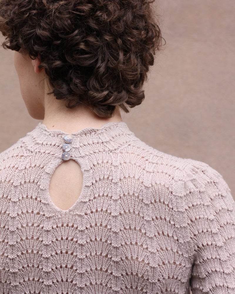 Barbroe Blouse – Strickanleitung & Garnpaket - BONIFAKTUR - Kleinste -Barbroe Blouse