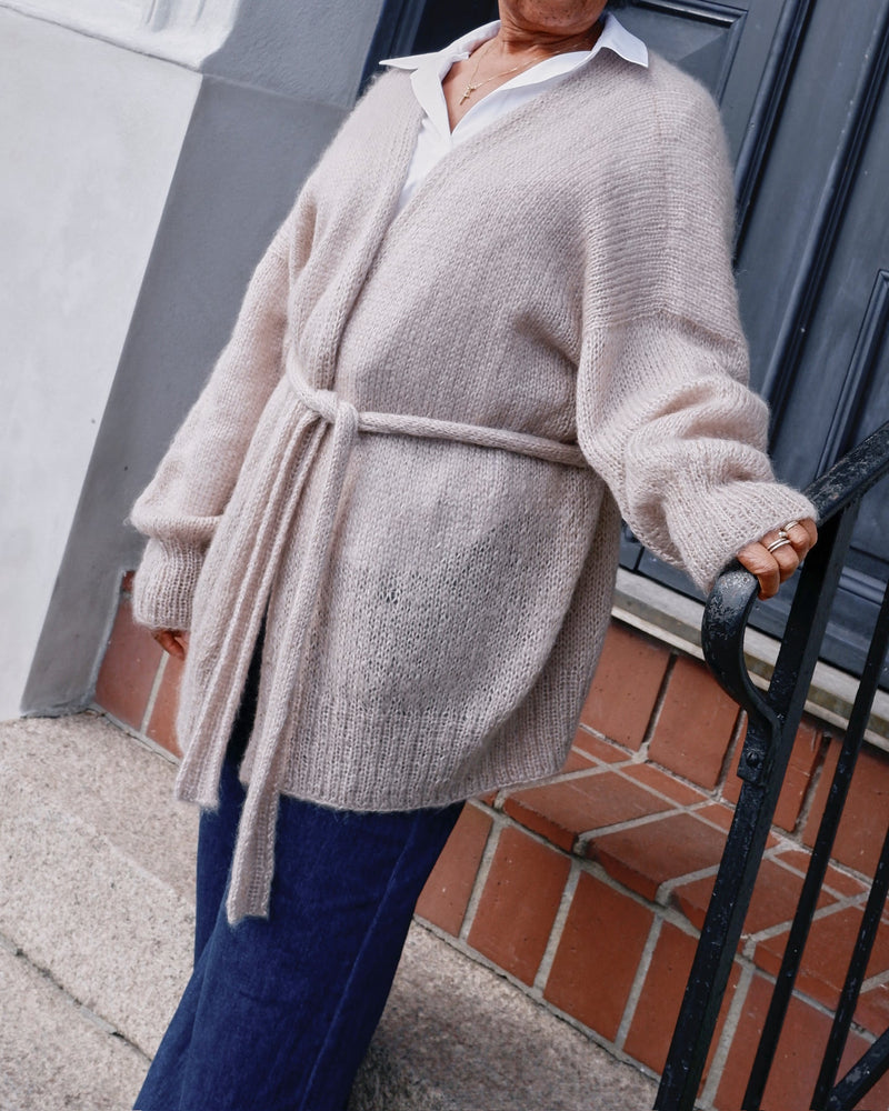 Darjeeling Cardigan – Strickanleitung & Garnpaket - BONIFAKTUR - Kleinste -Darjeeling Cardigan