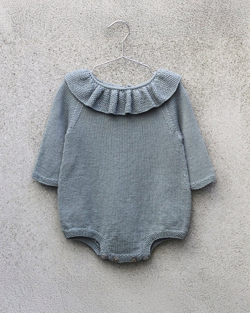 Pearl Romper – Strickanleitung & Garnpaket - BONIFAKTUR - Kleinste -Pearl Romper Baby