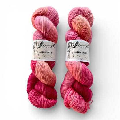 Atelier Franziska Uhl Handgefärbte Sockenwolle - BONIFAKTUR - Alte Rosen - Atelier Franziska Uhl Handgefärbte Sockenwolle