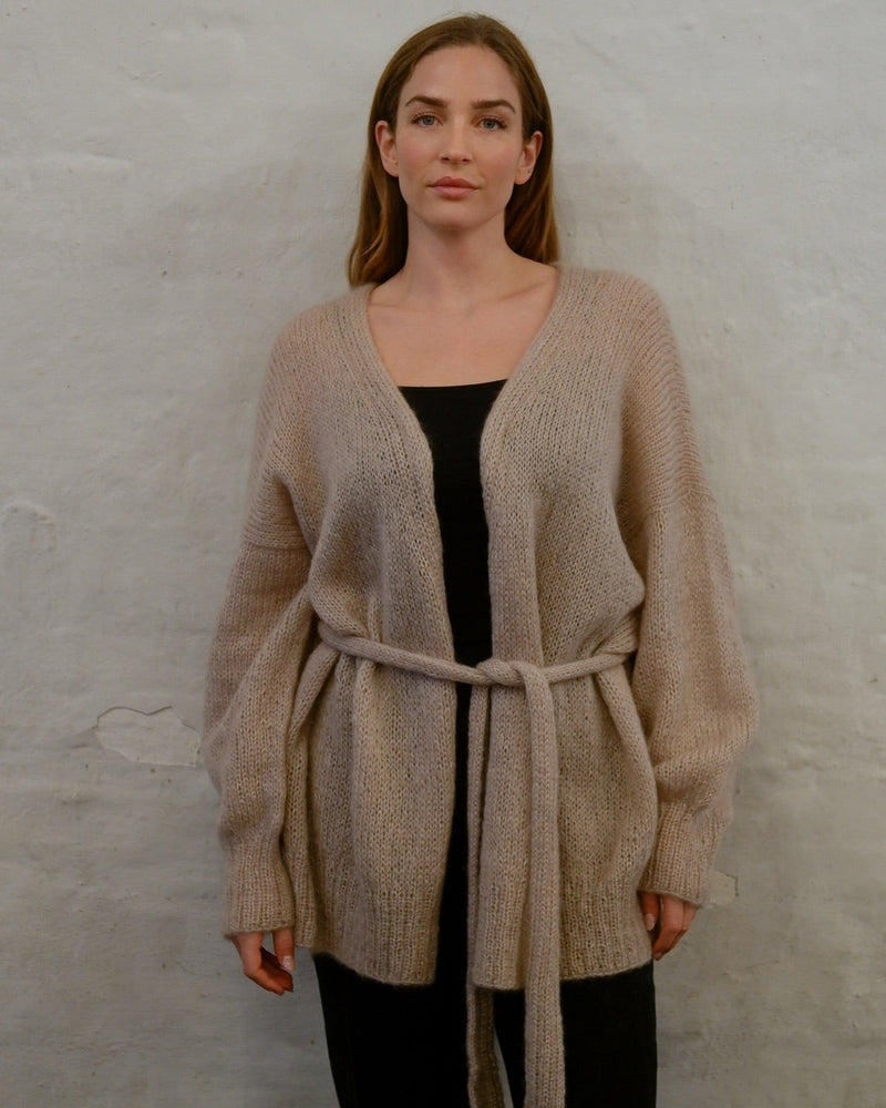 Darjeeling Cardigan – Strickanleitung & Garnpaket - BONIFAKTUR - Kleinste -Darjeeling Cardigan