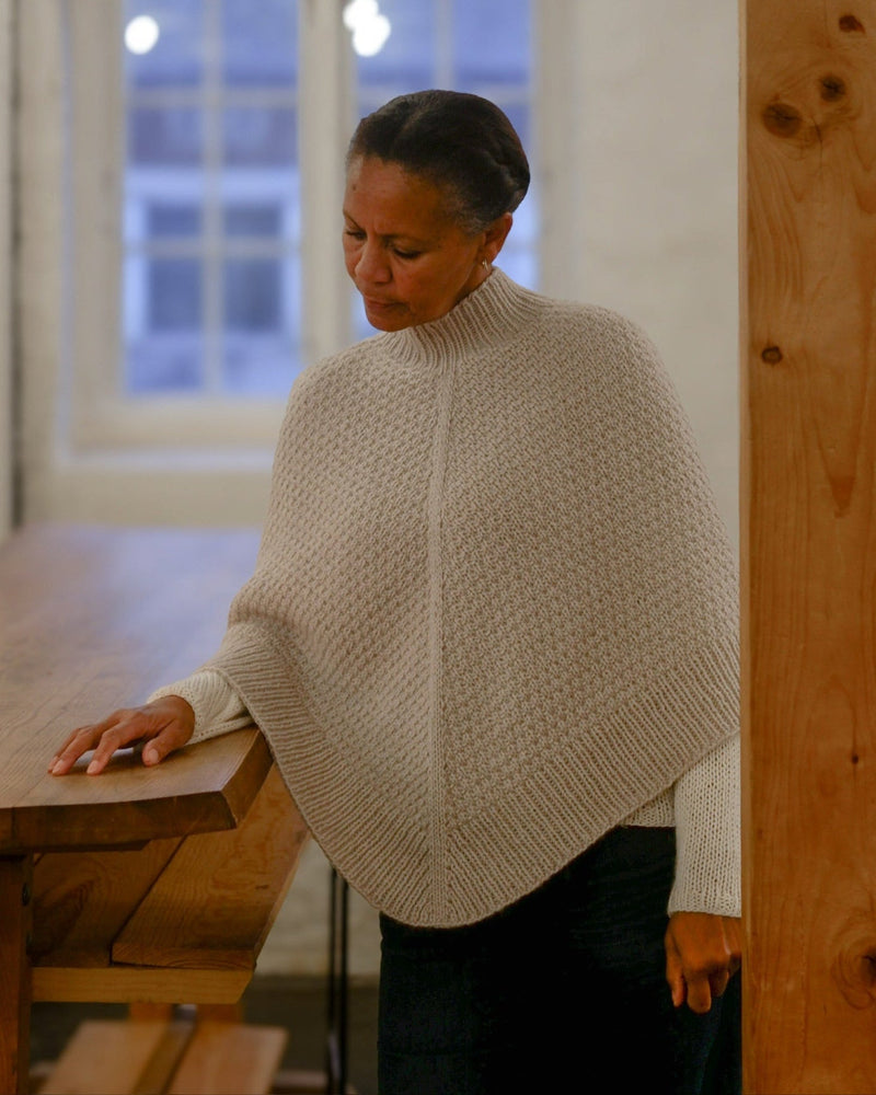 Elvira Poncho – Strickanleitung & Garnpaket - BONIFAKTUR - Kleinste -Elvira Poncho – Strickanleitung & Garnpaket