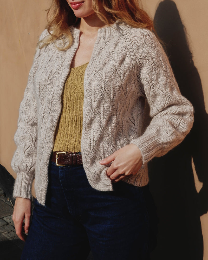 Olive Cardigan – Strickanleitung & Garnpaket - BONIFAKTUR - Kleinste -Olive Cardigan – Strickanleitung & Garnpaket - BONIFAKTUR