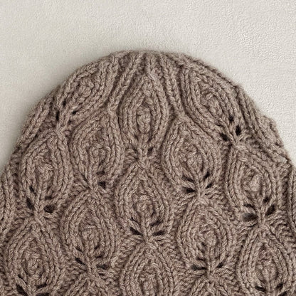 Peacock Hat & Capelet – Strickanleitung & Garnpaket - BONIFAKTUR - Kleinste - Peacock Hat & Capelet – Strickanleitung & Garnpaket